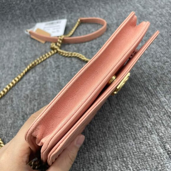 100% Authentic CHANEL Boy Leather Shoulder Bag - Picture 4 of 15